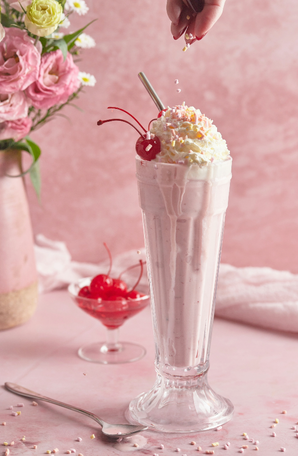 Signature Strawberry Shake 10 oz scented candle