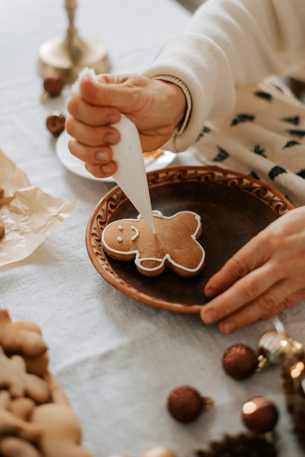 Signature Sand + Paws Spiced Gingerbread 12 oz scented candle